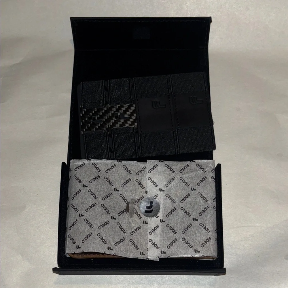 Fidelo Ultra Slim Hybrid Wallet for Men Black Leather Wallet card holder NWT
